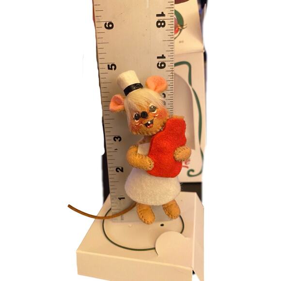 Annalee 3" Nurse Mouse with Red Hot Water Bottle Vintage Doll 1996 Home Decor - Picture 6 of 6